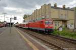 112 185 mit frischer HU (10.05.2011) mit dem RE1 (RE 18126) nach Magdeburg Hbf in Brandenburg.