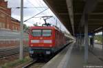 112 123 mit einer RE10-Garnitur (Cottbus-Leipzig) als RE2 (RE 37381) von Rathenow nach Cottbus bei der Ausfahrt aus dem Bahnhof Rathenow.