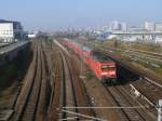 Berlin und seine vielen Fotomglichkeiten.Am 29.Oktober 2011 erwischte ich 114 024 als Sie mit einem RE Richtung Ostbahnhof an der Warschauer Brcke vorbei kam.