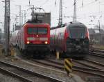 114 003-7 traf am 27.03.2015 auf 442 841-3 im Rostocker Hbf.