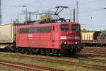 151 144-3 mit KLV-Zug 50271 von Rostock-Seehafen nach Basel Bad Rbf kurz vor der Ausfahrt im Rostocker Seehafen.01.05.2012 