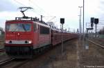 155 024-3 mit dem Toyota Autotransportzug in Rathenow in Richtung Wustermark unterwegs.