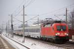 182 003-4 mit dem EC 341 nach Krakow Glowny in Rathenow.