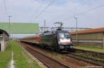 ES 64 U2 - 009 (182 509-2) MRCE Dispolok GmbH im Dienst fr die DB Regio AG mit der RB20 (RB 16317) von Eisenach nach Halle(Saale)Hbf am Haltepunkt Leuna Werke Sd.