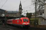 182 008 mit IRE 18096 als Leerzug zur Abstellung nach Hamburg-Langenfelde bei Ausfahrt aus Hamburg Hbf am 15.12.2014