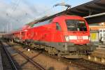 182 007-5 mit RE 4308(Rostock-Hamburg)kurz vor der Ausfahrt im Rostocker Hbf.12.12.2015