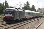 ES 64 U2-028 mit IC 2082 von Berchtesgarden nach Hamburg-Altona bei der Durchfahrt am 24.07.2016 in Mnchen-Heimeranplatz.