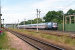 ES 64 U2 - 009  Europa ohne Grenzen  (182 509-0) MRCE Dispolok GmbH für DB Fernverkehr AG mit dem IC 1991 (Berlin Ostbahnhof - Frankfurt(Main)Hbf) bei der Durchfahrt in Großwudicke.