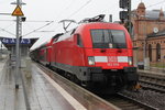 182 009-1 mit RE 4308(Rostock-Hamburg)bei der Ausfahrt im Schweriner Hbf.01.10.2016