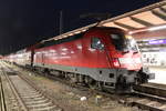 182 012 mit RE 4304(Rostock-Hamburg)kurz vor der Ausfahrt im Rostocker Hbf.23.11.2017