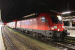 182 019-0 mit RE 4355 von Rostock Hbf nach Wünsdorf-Waldstadt  kurz vor der Ausfahrt im Rostocker Hbf.08.12.2017