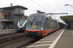 242.517 mit LOC 1818(Stuttgart-Berlin Lichtenberg)bei der Ausfahrt am 10.03.2018 in Wolfsburg