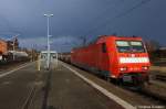 185 155-9 mit Rs Ganzzug von der PKP-Cargo die mit neuen Schienen beladen sind in Rathenow.