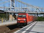 Schlag auf Schlag ging es,am 01.Oktober 2011,in Berlin Gesundbrunnen als innerhalb von einer Viertelstunde zwei Gz und eine Lz durch den Bahnhof kam.Hier war es 185 265 die den Anfang von der