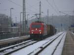 Gerademal vier Gterwagen gab man der 185 221-9 am 15.Februar 2013 mit.Hier bei der Durchfahrt,kurz nach 15:00 Uhr,in Bergen/Rgen.