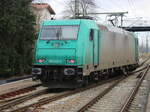 185 613-7 D-ATLU als Leerfahrt von Rostock-Bramow nach Rostock-Seehafen bei der Ausfahrt in Rostock-Bramow.02.02.2025