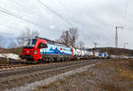 Die an die SBB Cargo International AG vermietete Vectron 193 477- 7  Fulda   (91 80 6193 477-7 D-SIEAG) der LokRoll AG (eingestellt bei Siemens Mobility, Mnchen) fhrt am 11.03.2021 mit einem