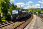 Die an die HELROM GmbH (Frankfurt am Main) vermietete Siemens Vectron MS 5370 068-6  CHRISTIAN  / 6193 237 (91 51 5370 068-6 PL-ID) der CARGOUNIT Sp. z o.o. (Wrocław / Breslau) fhrt am 09 Mai 2025 mit dem (sehr kurzen) HELROM Trailer Zug Wien – Dsseldorf, einem besonderen KV-Zug, durch Kirchen (Sieg) in Richtung Kln.

Die Siemens Vectron MS wurde 2023 von Siemens Mobility GmbH in Mnchen-Allach unter der Fabriknummer 23362 gebaut und im Januar 2024 an die CARGOUNIT Sp. z o.o. in Wrocław/Polen (Breslau) geliefert. Diese Vectron Lokomotive ist als MS – Lokomotive (Mehrsystemlok) mit 6.400 kW Leistung und 200 km/h Hchstgeschwindigkeit konzipiert. 

In der Version A 10 hat sie die Zulassungen fr Polen, Deutschland, sterreich, Niederlande, Slowakei, Rumnien, Ungarn und Bulgarien (PL/D/A/NL/SK/RO/H/BG). Tschechien (CZ) ist z.Z. noch durchgestrichen.
Die SIEMENS Vectron MS der Version A 10 besitzt die Zugsicherungssysteme ETCS BaseLine 3, sowie
fr Deutschland (PZB90 / LZB80 (CIR-ELKE I)), 
fr sterreich (ETCS Level 1 mit Euroloop, ETCS Level 2, PZB90 / LZB80),
fr Polen (SHP)
fr Tschechien und Slowakei (LS (Mirel))
fr Ungarn (ETCS Level 1, EVM (Mirel))
fr Rumnien (PZB90)
und fr die Niederlande (ETCS Level 1, ETCS Level 2, ATB-EGvV)

Die CARGOUNIT Sp. z o.o. in Wrocław (Breslau) / Polen wurde 2003 gegrndet und stieg 2012 in das Leasinggesellschaft fr Lokomotiven ein. Aktuell verfgt Cargounit ber einen Fuhrpark von insgesamt 220 Lokomotiven. Das Unternehmen ist der grte Verleiher von Lokomotiven in Polen und die Nummer 5 in Europa. Ende Februar 2024 unterzeichnete CARGOUNIT mit Siemens Mobility einen Vertrag ber weitere bis zu 100 Lokomotiven.