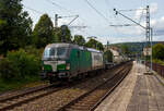 Die österreichische Weco Rail / Wenzel Logistics SIEMENS Vectron AC 1193 900 (91 81 1193 900-8 A-WENA) der Weco Rail GmbH, Wien (ex Walser Eisenbahn GmbH) fährt am 05 August 2025, mit einem KLV-Ganzzug der österreichischen Wenzel Logistics GmbH (Werndorf), durch den Bahnhof Kirchen/Sieg in Richtung Köln.

Die SIEMENS Vectron AC wurde 2022 Siemens in München-Allach unter der Fabriknummer 23014 gebaut und an die damalige WEG - Walser Eisenbahn GmbH geliefert. Im April 2023 wurde die Walser Eisenbahn GmbH in Weco Rail GmbH umfirmiert. Zudem gab man die Partnerschaft mit der Wenzel Logistics GmbH bekannt, die mit zwei eigenen Siemens Vectron Lokomotiven agiert.

Diese Vectron Lokomotive ist als AC – Lokomotive (Wechselstrom-Variante) mit 6.400 kW Leistung und für eine Höchstgeschwindigkeit von 200 km/h konzipiert. Sie wurde in der Vectron Variante AC B14 ausgeführt und hat so die Zulassungen für Deutschland, Österreich, Ungarn, Tschechien, Slowakei, Rumänien und Bulgarien (D / A / H / CZ / SK / RO / BG). So besitzt die Variante AC B14 folgende Zugsicherungssysteme:
ETCS BaseLine 3, sowie für 
Deutschland (PZB90 / LZB80 (CIR-ELKE I))
Österreich (ETCS Level 1 mit Euroloop, ETCS Level 2, PZB90 / LZB80)
Ungarn (ETCS Level 1, EVM (Mirel))
Tschechien und Slowakei (LS (Mirel))
Rumänien und Bulgarien (PZB90)

TECHNISCHE DATEN:
Spurweite: 1.435 mm (Normalspur)
Achsformel: Bo’Bo’
Länge über Puffer: 18.980 mm
Breite (über Handstangen): 3.012 mm
Höhe (Panto abgesenkt): 4.248 mm
Begrenzungslinie: UIC 505-1
Drehzapfenabstand:  9.500 mm
Achsabstand in Drehgestell:  3.000 mm
Raddurchmesser:  1.250 mm (neu) / 1.160 mm (abgenutzt)
Dienstgewicht: 87 t
Max. Radsatzlast: 21,8 t
Meterlast: 4.742 kg
Höchstgeschwindigkeit: 200 km/h 
Antriebsleistung: 6.400 kW (AC)
Anfahrzugkraft: 340 kN
Kleinster bef. Halbmesser: 140 m (Strecke) / 80 m (Depot)
Stromsysteme: 15kV/16,7Hz und 25kV/50Hz
Antriebsart: IGBT Stromrichter und Drehstrom Fahrmotore mit Ritzelhohlwellenantrieb
Bremsbauart: KE-GPR-E m Z, (D), ep. Dynamisches Bremssystem Elektrodynamische Hochleistungs-Rückspeisebremse
Leistung der dynamischen Bremse: 6.400 kW 
E-Bremskraft der dynamischen Bremse: 150 / 240 kN
