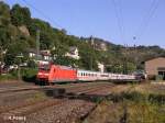 101 010-2 durchfhrt Bacharach mit den IC 2319 Mnster – Stuttgart.