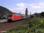 101 033-9 verlsst Oberwesel mit den EC 100 Chur – Hamburg Altona.