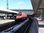 101 058-6 wartet in Mnchen HBF mit einem Ec Klagenfurt auf die Abfahrt.