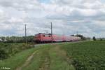 111 187 mit dem RE 4858 München - Nürnberg bei Köfering.