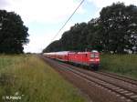 112 102-9 schiebt bei Jacobsdorf den RE1 Brandenburg HBF.