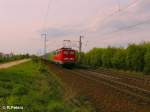 140 353-4 zieht ein Containerzug bei Obertraubling.