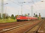 143 135-2 erreicht Berlin-Schnefeld mit den RE7 Lutherstadt-Wittenberg.