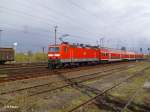 143 305-1 schiebt den RB11 Frankfurt/Oder in den Bahnhof Eisenhttenstadt.