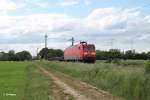 145 024-6 mit einem gemischten Gterzug bei der Stromkreistrennstelle Bischofsheim.