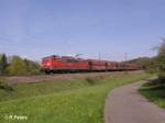 151 002-3 zieht ein Kohlezug bei Edlhausen richtung Regensburg.