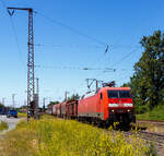 Die 152 063-4 (91 80 6152 063-4 D-DB) der DB Cargo AG fährt am 28 Juni 2024, mit einem gemischten Güterzug durch Rudersdorf (Kreis Siegen) in Richtung Gießen.

Die Siemens ES64F wurde1998 noch von Krauss-Maffei in München-Allach unter der Fabriknummer 20190 für die Deutsche Bahn AG gebaut.