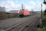 185 152-4 zieht mit einem leeren Autotransportzug durch Himmelstadt.