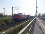 189 010-2 steht mit einem Containerzug im Bahnhof Schkeuditz.