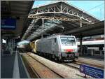 Ich staunte nicht schlecht, als die erneut die akiem 64 F4 082 (91 80 189 982-2 D-AKIIEM) in Lausanne zu sehen bekam. Die Lok wartet einer Gleisbaumaschine auf die baldige Weiterfahrt in Richtung Vevey. Seit der Übernahme der  Novelis -Züge durch DB 185 sind die ohnehin raren Einsätze der BR 189 in der Gegend von Lausanne sehr selten geworden, so dass diese aktiem 64 F4 082 (91 80 189 982-2 D-AKIIEM) ein nicht alltägliches Motiv darstellt. 

24. Mai 2025