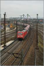 Eine Stunde später wäre der IC 118 (mit der E 103) wohl weitaus fotogener, ich aber stand in Ulm, die 101 023-7 mit dem IC Richtung Stuttgart fuhr.