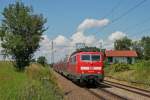 111 027 mit RB Mnchen - Salzburg bei Hilperting am 26.7.2011.