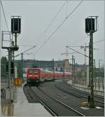 Die 112 120-7 erreicht mit dem RE 2 Berlin Hbf.