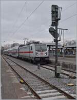 Die DB 147 551 wartet mit ihrem IC Singen - Stuttgart in Radolfzell auf die Fahrt zur Bereitstellung ihres Zuges in Singen. 

15. März 2025