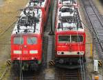 151 116-1 und 155 220-7 standen abgestellt in Maschen als jeweils erste Lok eines langen Lokzuges.