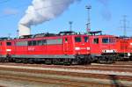 In der warmen Mrzsonne genieen die 151 003 und die 155 262 ihren wohlverdienten Ruhestand.Geknipst am 01.03.2013 in Rostock Seehafen.