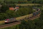 185 591-5 mit einem Containerzug in Schallstadt am 11.08.2010