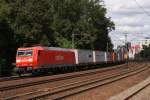 185 182-3 mit einem Containerzug in Frankfurt-Louisa am 24.08.2010