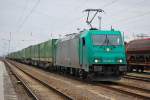 Abfahrbereit zeigt sich die 185 607 mit dem TEC 42149 am 16.03.2011 in Rostock-Seehafen.