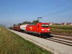 Die 185 268 am 24.09.2011 mit einem Gterzug unterwegs bei Hattenhofen.