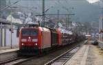 185 018 mit dem vermutlichen EZ 51654 Nrnberg Rbf - Hagen Vorhalle am 20.12.12 bei der Durchfahrt von Altenhundem.