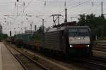 ES 64 F4-083 mit einem Containerzug in Mnchen Heimeranplatz am 14.08.2010