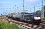 Mit einem Kesselzug verlsst am 17.09.2012 die 189 209 Rostock seehafen.